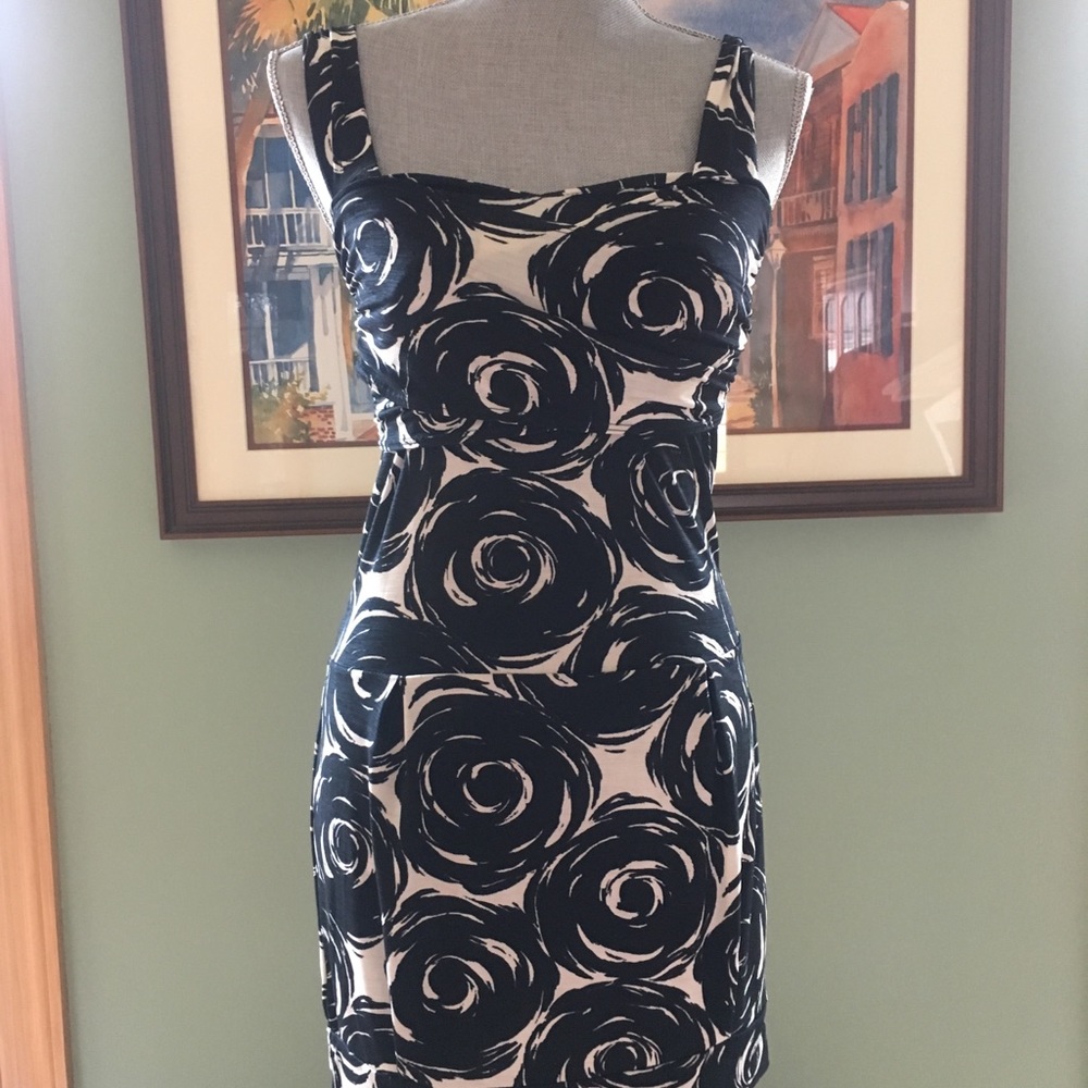 Glam small black and white spiral dress